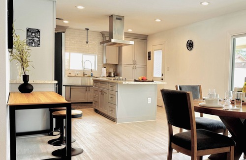 Cox Heights House | Heated Pool, Min to Old Town, 2 King Beds, Soft H20, Fully Equipped Kitchen