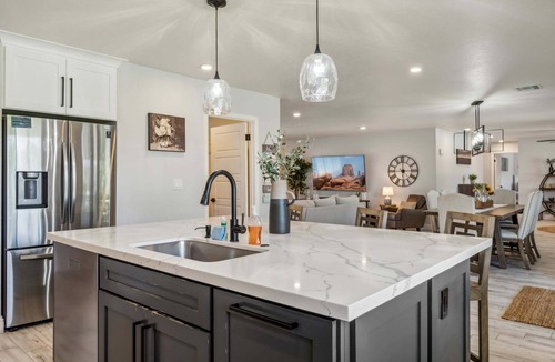 Roadrunner Estates East House | Heated Pool- Prime Scottsdale-Sunlit Haven