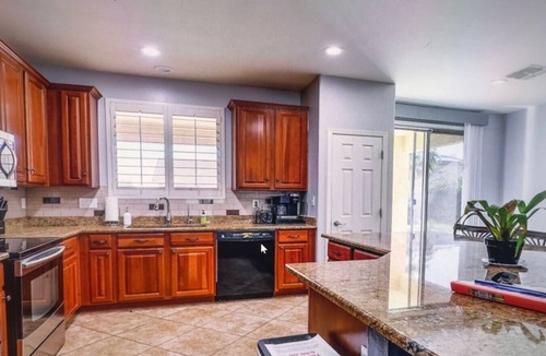 Villago House | Heated Private Pool BBQ Pet/Kid Friendly Playground