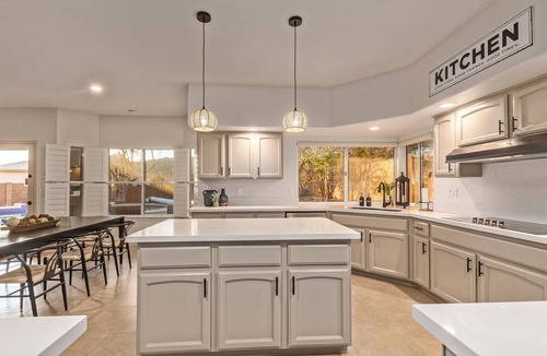 Foothills House | Heated Saltwater Pool, 4 King Beds, Putt Gr, 360 Mt Views, Game Rm, Sleeps 11