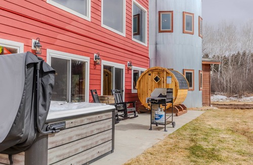 Cloquet House | Helicopter Barn! Bowling Alley/Park/Hot Tub/Sauna