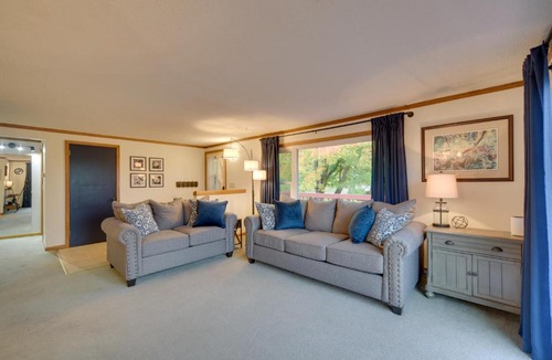 Duluth House | Hermantown Home w/Decks, Grill & Hot Tub!