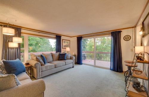 Duluth House | Hermantown Home w/Decks, Grill & Hot Tub!