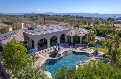 Palm Desert Villa | Hidden Oasis: Pickleball Basketball Waterslide Game Room Gym! ⭐️⭐️⭐️⭐️⭐️