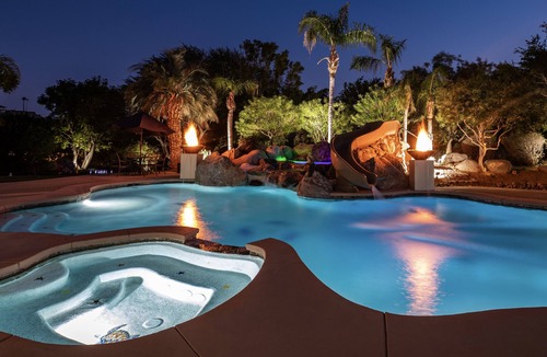Palm Desert Villa | Hidden Oasis: Pickleball Basketball Waterslide Game Room Gym! ⭐️⭐️⭐️⭐️⭐️