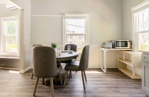 Pasadena Apartment | High Ceiling 1BR Craftsman – Walkable Pasadena Gem