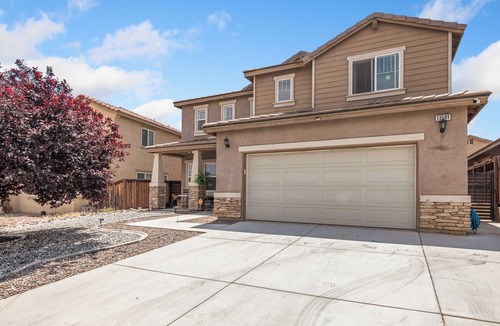 Hesperia House | High Desert Cozy Nest! Big & Cozy Desert Getaway/4BR 3BA Hot Tub&Fire Pit