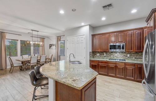 Chandler House | High End Home w/Heated & Cooled Pool, Fire Pit, Game Room and Golf Nearby