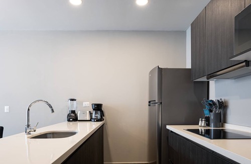 Monterrey Apartment | High-Floor Balcony, La Huasteca Views, Pool & Gym