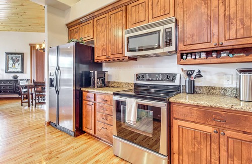 Torreon House | Hike & Explore: Show Low Gem w/Deck & Grill!