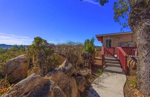 Santee Apartment | Hilltop Efficiency Apartment and Patio with Panoramic View