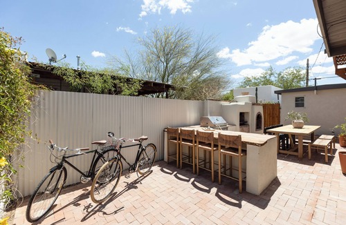 Blenman-Elm House | Historic designer retreat w/pool, hot tub & casita near U of A & dining
