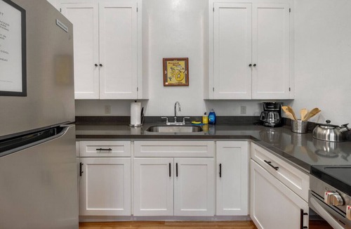 Iron Horse House | Historic Duplex/1 BR 1 BA/Near 4th & Congress