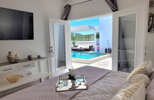 La Salina House | Holiday House with Pool & Jacuzzi