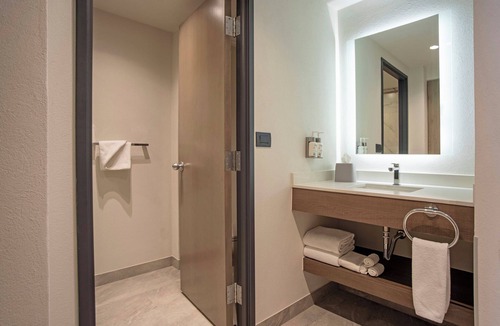 Zona Expo Hotel | Holiday Inn Express Guadalajara Expo by IHG