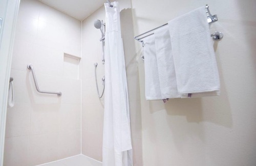 Zona Expo Hotel | Holiday Inn Express Guadalajara Expo by IHG