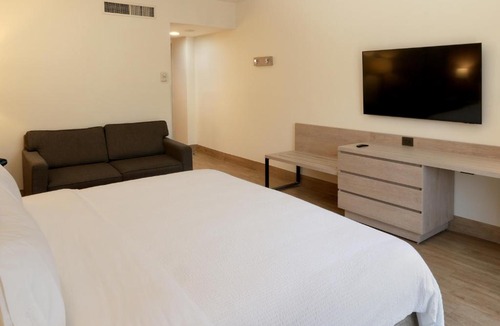 Monterrey Hotel | Holiday Inn Express Monterrey Galerias-San Jeronimo by IHG