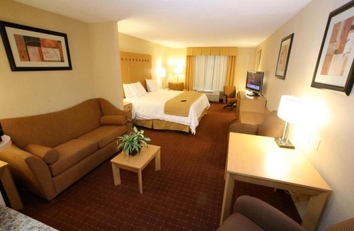 Saltillo Hotel | Holiday Inn Express Saltillo Zona Aeropuerto by IHG