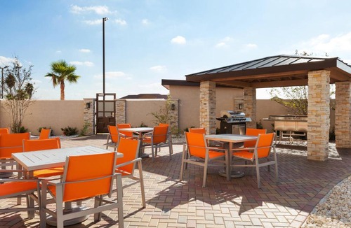 Edinburg Hotel | Holiday Inn Express & Suites Edinburg- Mcallen Area by IHG
