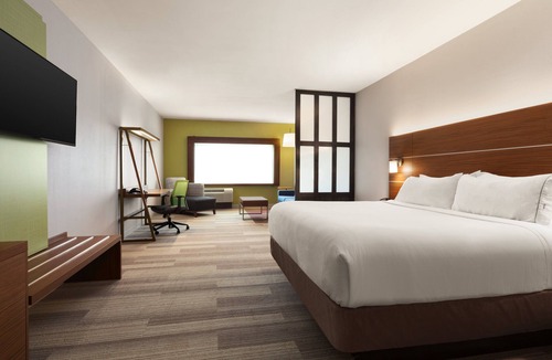 Edinburg Hotel | Holiday Inn Express & Suites Edinburg-McAllen Area by IHG
