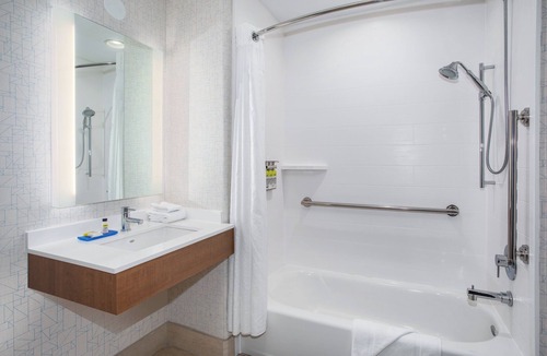 Glendale Sports and Entertainment District Hotel | Holiday Inn Express & Suites Phoenix - Glendale Sports Dist by IHG
