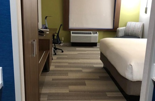 McAllen Hotel | Holiday Inn Express & Suites - McAllen - Medical Center Area by IHG