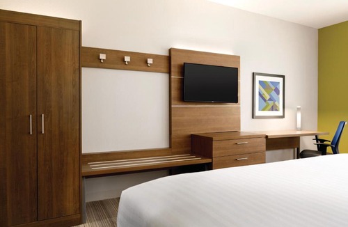 McAllen Hotel | Holiday Inn Express & Suites - McAllen - Medical Center Area by IHG
