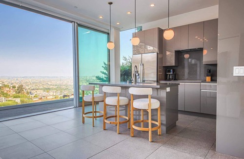 The Flats Villa | Hollywood Hill Retreat Infinity Pool Skyline Views