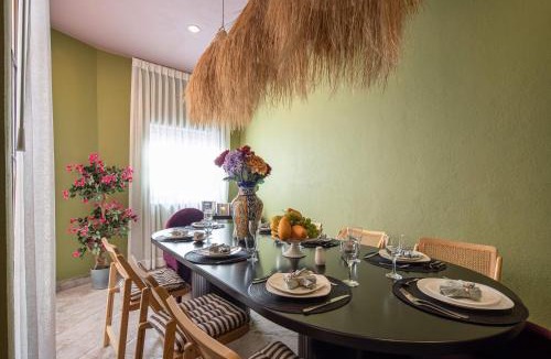 Zona Centro Villa | HOLT Art Deco Retreat in Vibrant 3 Bedroom Villa