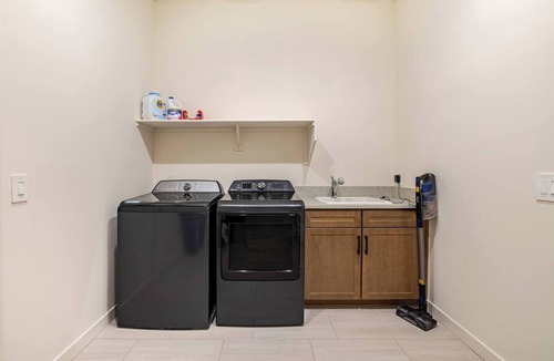 Glendale House | Host Your Whole Crew in Style 5BR Chef's Kitchen Near State Farm Stadium