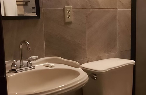 Campo de Golf Fonatur Hotel | Hostal Hab 13, En Zona Hotelera, Campo de Golf, Balcón Privado, Barra y Playa