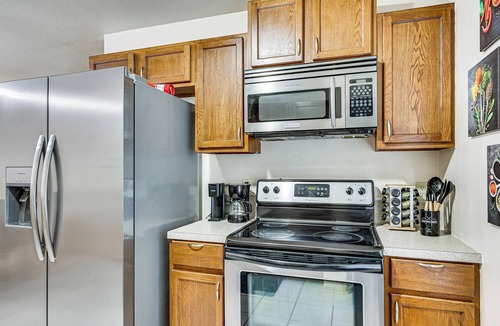 Brownsville Cottage | Hot Tub! Dog-friendly Gem 6 Mi to Dtwn Brownsville