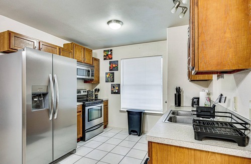 Brownsville Cottage | Hot Tub! Dog-friendly Gem 6 Mi to Dtwn Brownsville