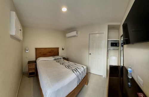 Avenida Revolucion Hotel | Hotel Baja