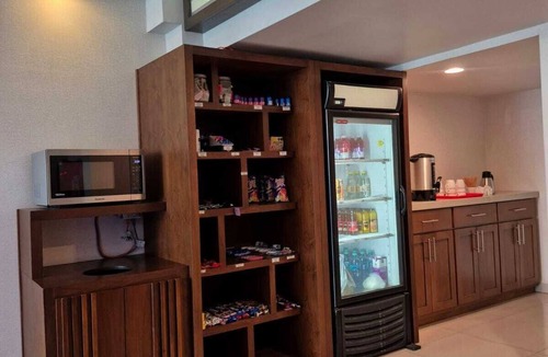 Avenida Revolucion Hotel | HOTEL BAJA