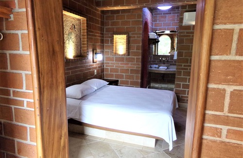 La Poza Hotel | Hotel Casa del Lirio Diamante