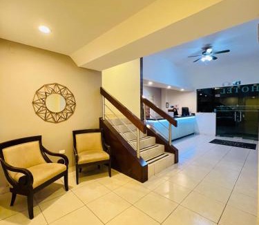 Avenida Revolucion Hotel | Hotel Catalina
