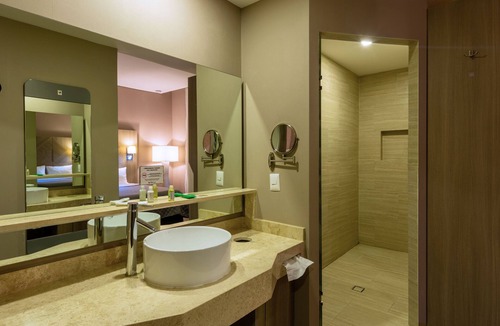 Leon Hotel | Hotel Glow Point - Mulza