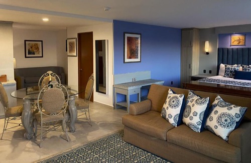 Colina del Sol Hotel | Hotel HBlue Malecón