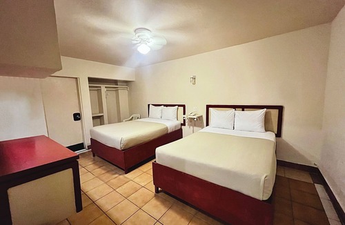 Avenida Revolucion Hotel | Hotel León