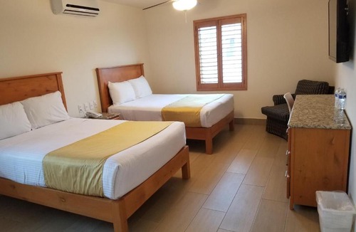 Avenida Revolucion Hotel | Hotel Quinta