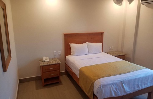 Avenida Revolucion Hotel | Hotel Quinta