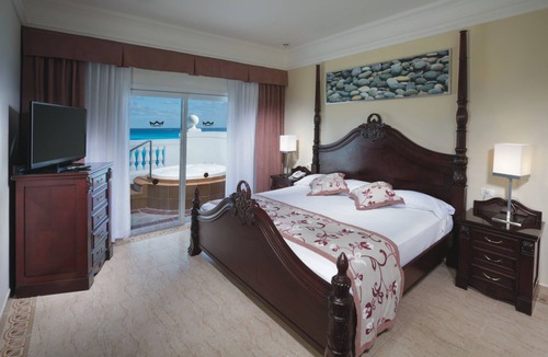Punta Cancun Resort | Hotel Riu Palace Las Americas - Adults Only- All Inclusive