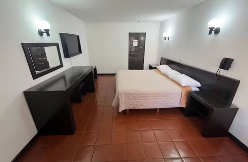 Morelia Hotel | Hotel Villa Capri, 1 triple bed 4 Guests