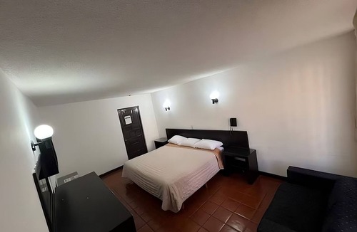 Morelia Hotel | Hotel Villa Capri, 1 triple bed 4 Guests