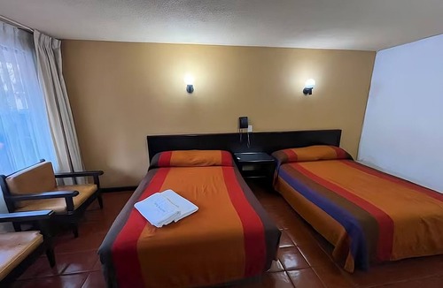 Morelia Hotel | Hotel Villa Capri, 2 double beds 4 Guests
