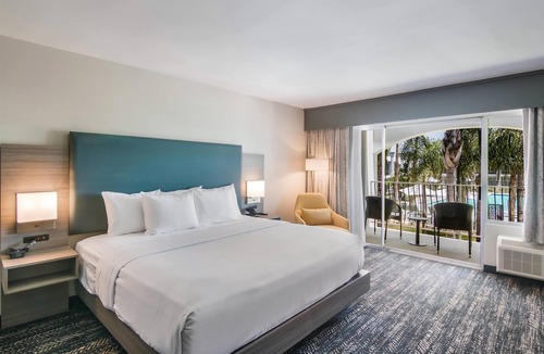 Bakersfield Hotel | Hourglass Hotel, Trademark Collection by Wyndham
