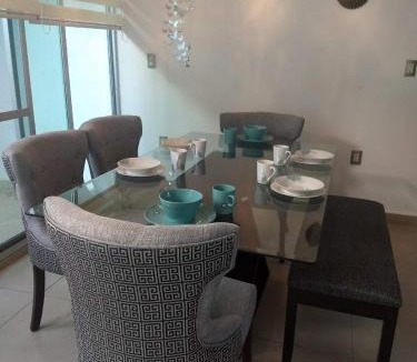Leon House | House for 6, 3 bedrooms, 2 pools, near International Port, Mulza