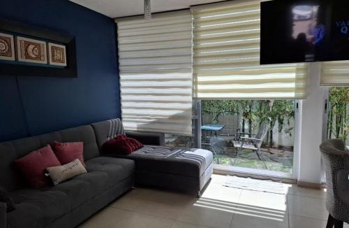 Leon House | House for 6, 3 bedrooms, 2 pools, near International Port, Mulza
