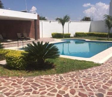 Leon House | House for 6, 3 bedrooms, 2 pools, near International Port, Mulza
